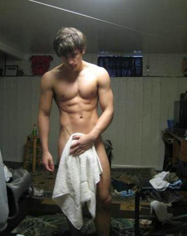 16P Pics of naked hunks flaunting their bodies