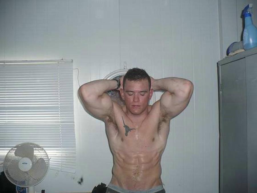 16P Pics of naked hunks flaunting their bodies