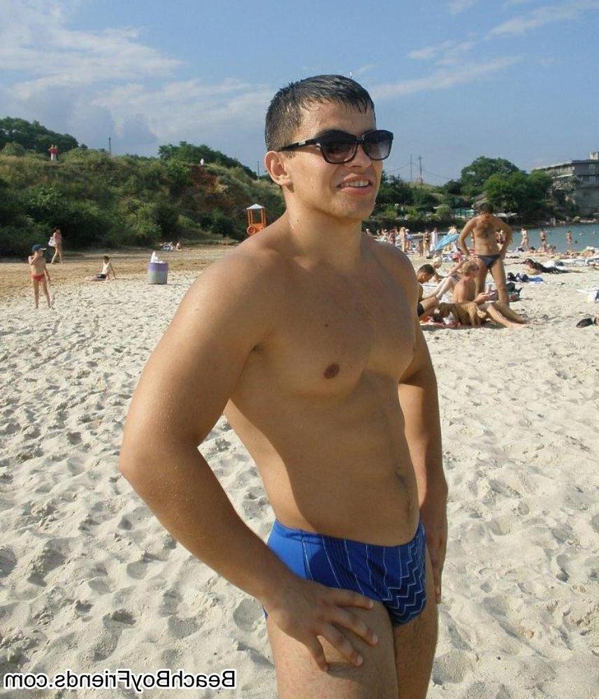 10P Hunk boys with big muscles posing topless at the beach
