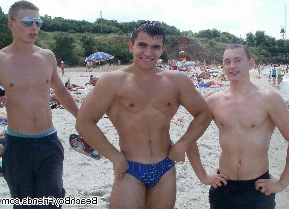 10P Hunk boys with big muscles posing topless at the beach