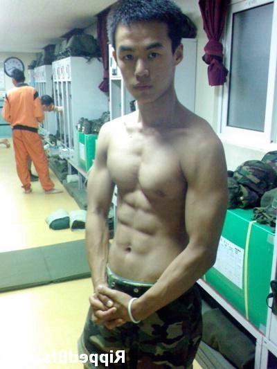 10P Hunk dude flex up his big muscles in different positions