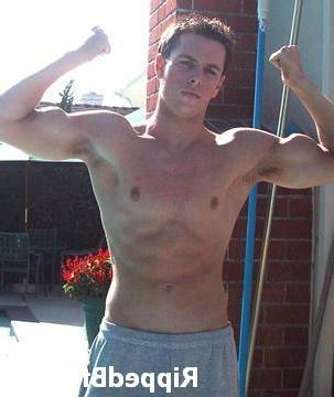10P Topless dude flex his muscles in different positions outdoor