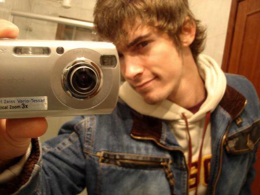 16P Pics of self-shooting pretty guy