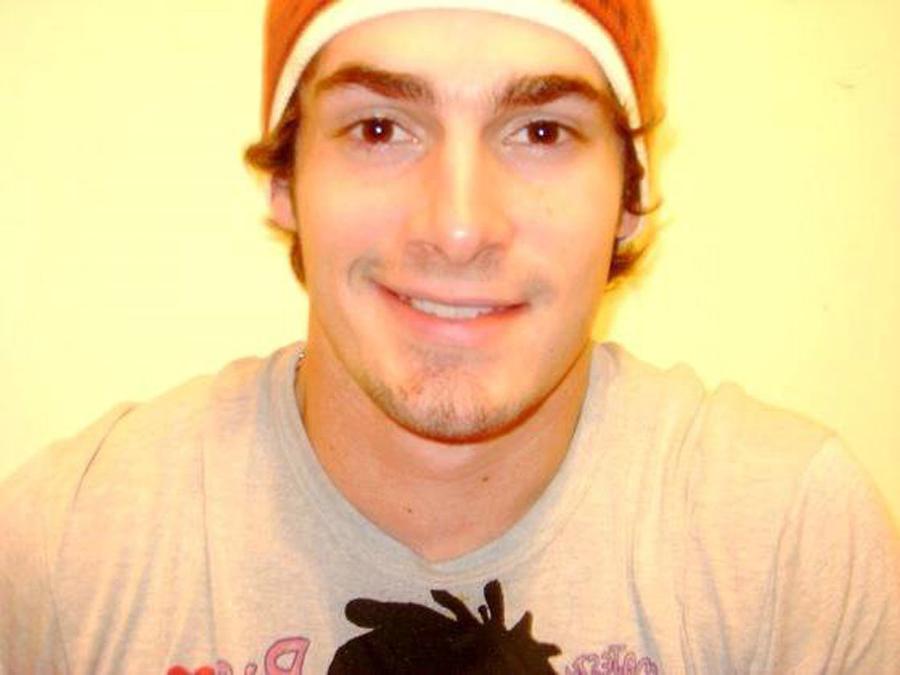 16P Pics of self-shooting pretty guy