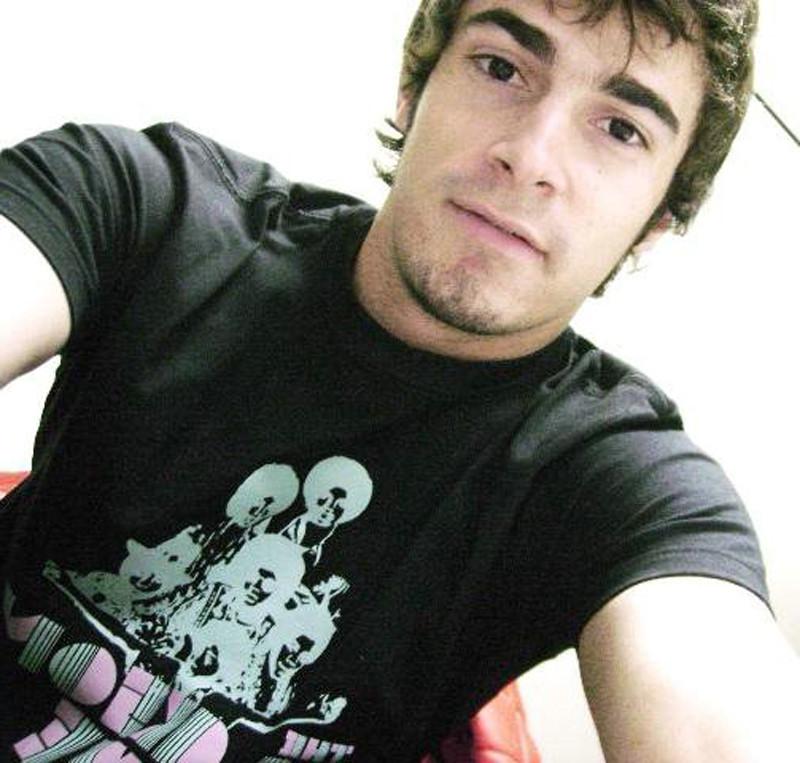 16P Pics of self-shooting pretty guy