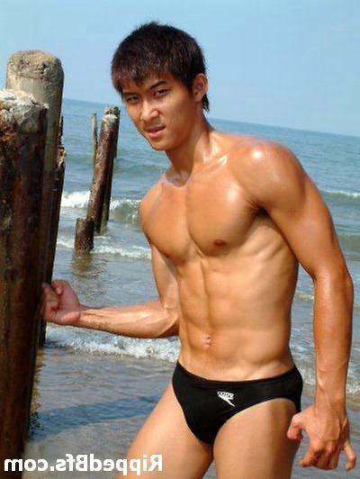 10P Topless guy is in the gym flexing up hard his muscles
