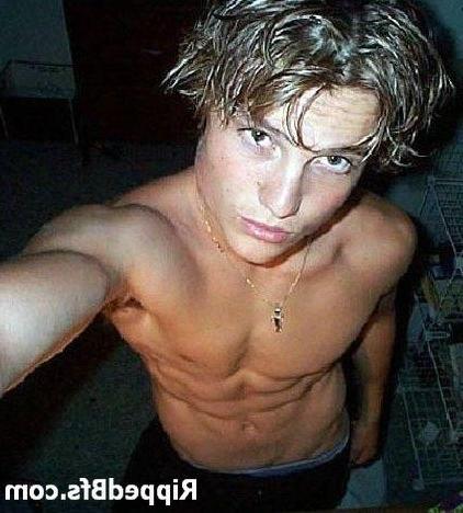 10P Topless guy is in the gym flexing up hard his muscles