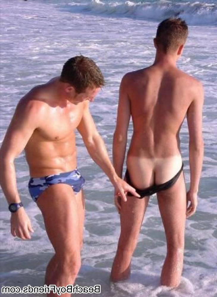 10P Amateur dudes flex their muscles and six pack abs outdoor
