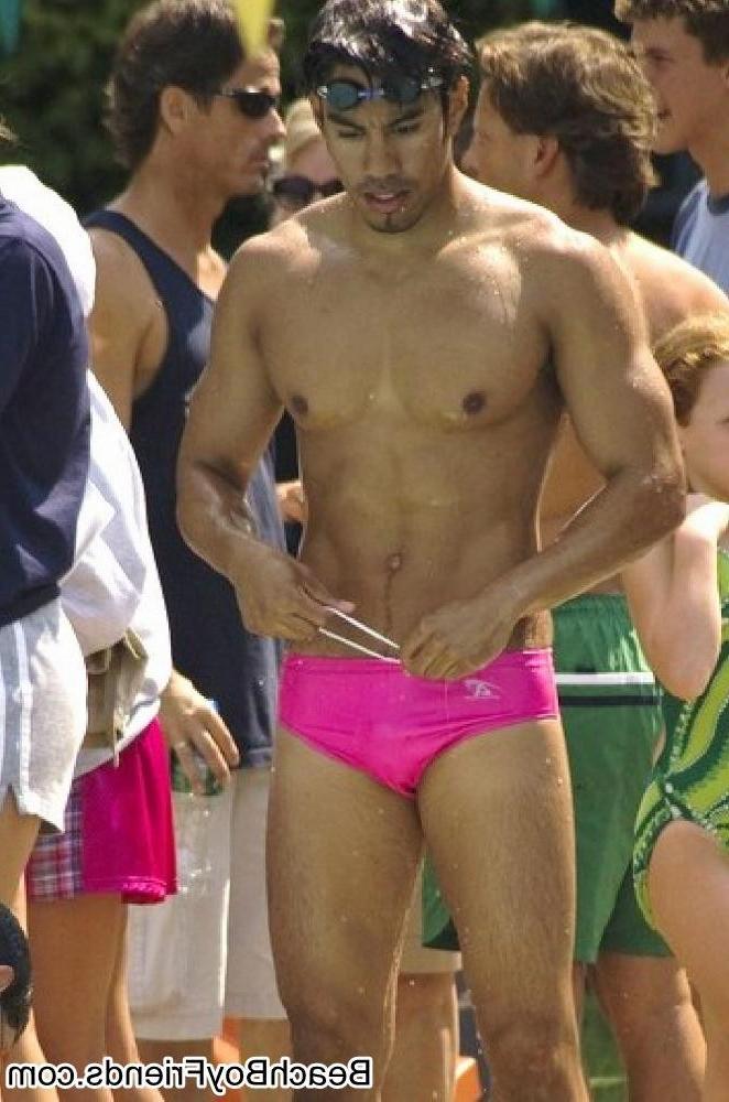 10P Amateur dudes flex their muscles and six pack abs outdoor