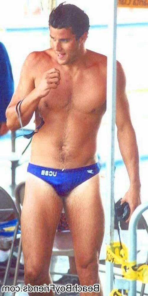 10P Amateur dudes flex their muscles and six pack abs outdoor