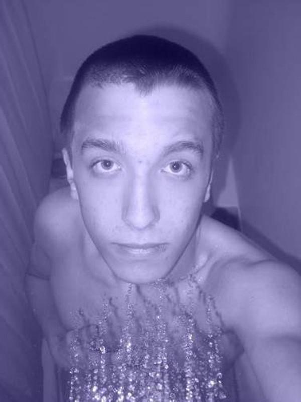 16P Pics of amateur self-shooting naked twink
