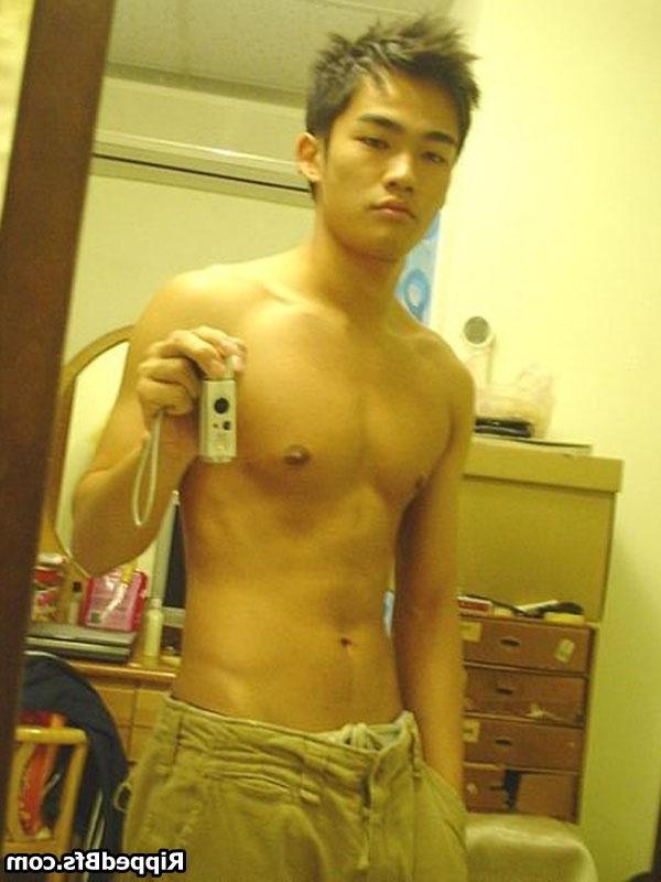 10P Hunk dude wearing only his boxers showing up his muscles