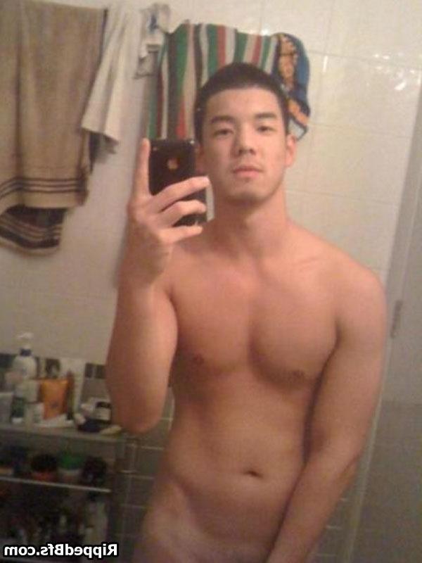 10P Hunk dude wearing only his boxers showing up his muscles