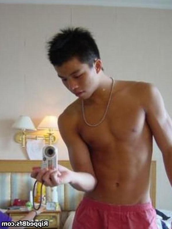 10P Hunk dude wearing only his boxers showing up his muscles
