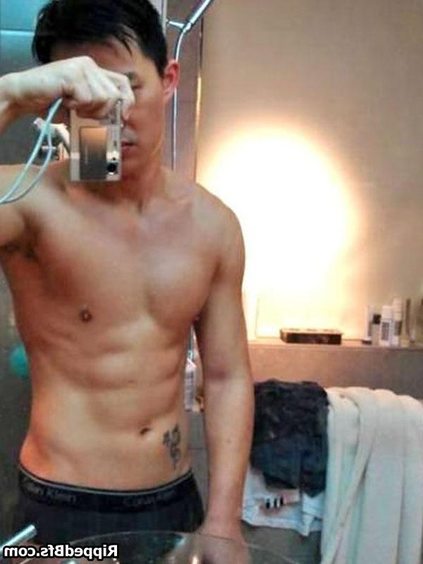 10P Hunk dude wearing only his boxers showing up his muscles