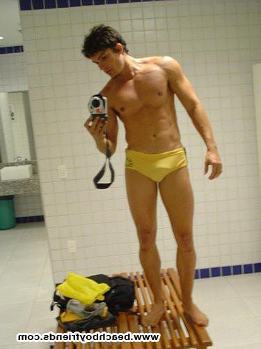 10P Sexy bodied dude is topless at the beach posing their abs