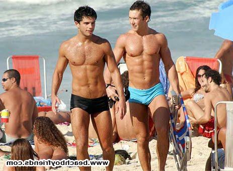 10P Sexy bodied dude is topless at the beach posing their abs