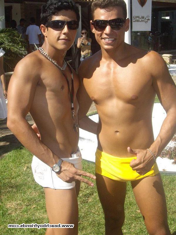 10P Topless hunk dudes pose their muscular body outdoor