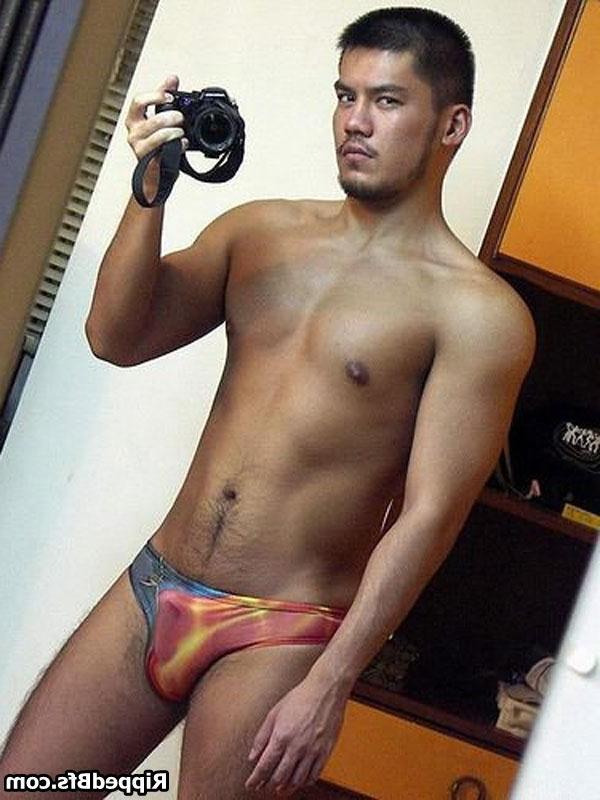 10P Good looking dude show up his six pack abs to the camera