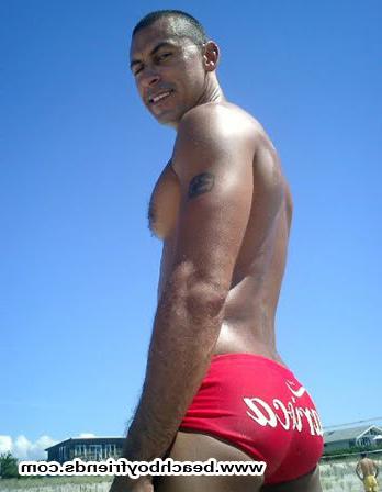 10P Amateur hunk boys wearing their tight trunks at the beach