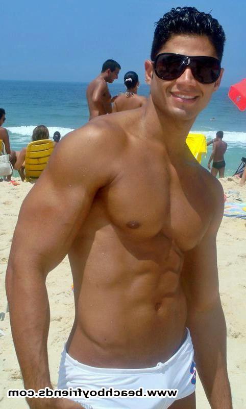 10P Amateur hunk boys wearing their tight trunks at the beach