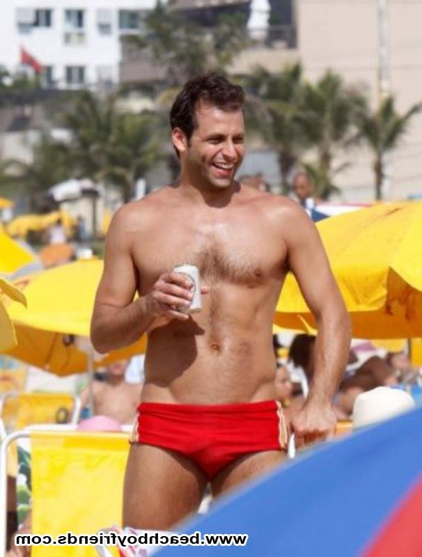 10P Amateur hunk boys wearing their tight trunks at the beach