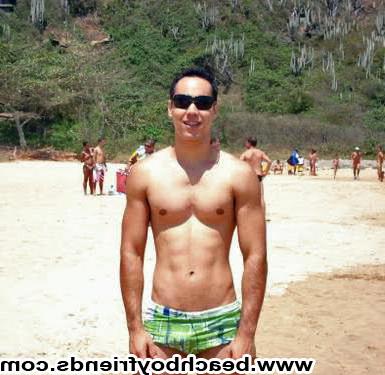 10P Hunk muscular dudes showing off some skin at the beach