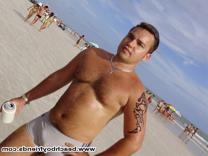 10P Hunk muscular dudes showing off some skin at the beach