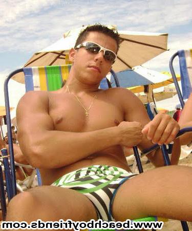 10P Hunk muscular dudes showing off some skin at the beach