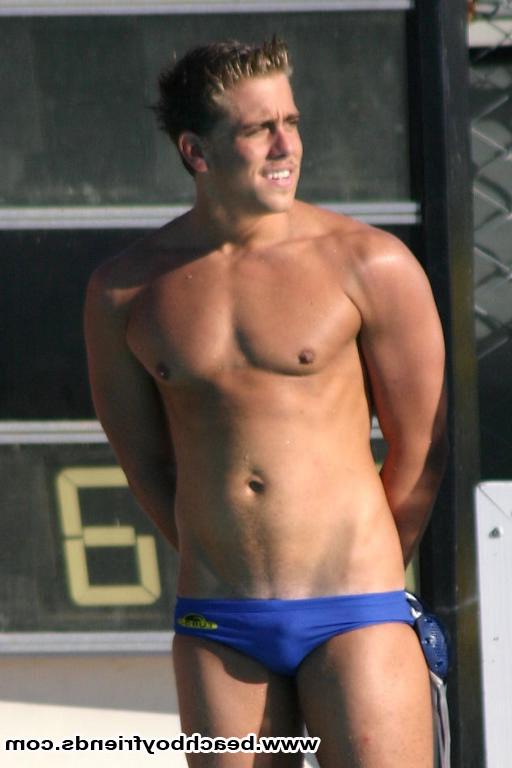 10P Good looking dudes are topless at the beach showing some abs