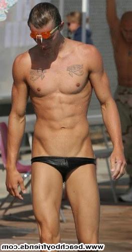 10P Good looking dudes are topless at the beach showing some abs