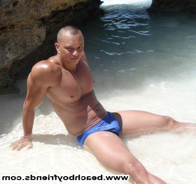 10P Great bodied amatuer guys having fun posing on the beach