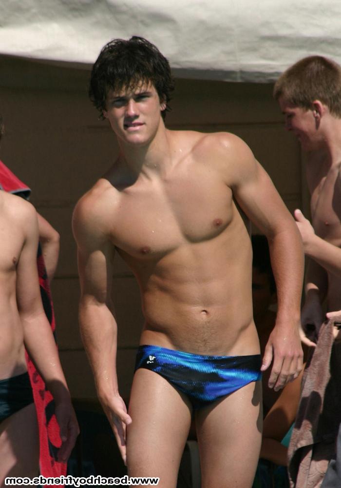 10P Great bodied amatuer guys having fun posing on the beach