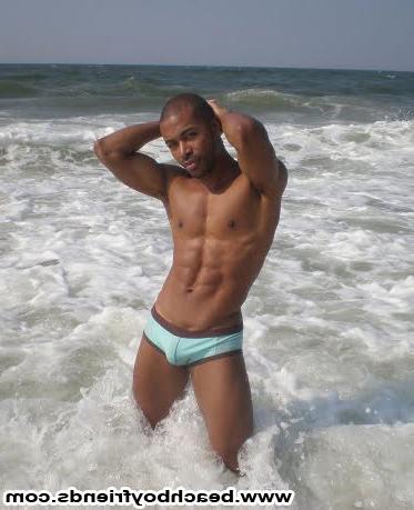 10P Great bodied amatuer guys having fun posing on the beach