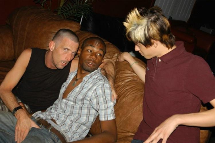10P Kinky black guy doing a sexy dance while stripping