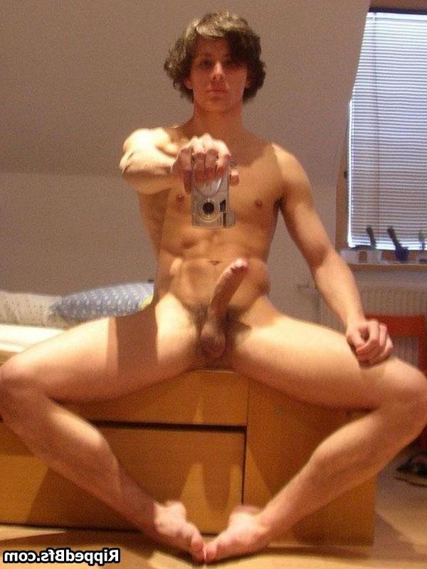 10P Muscular bfs likes showing their hot bodies on cam