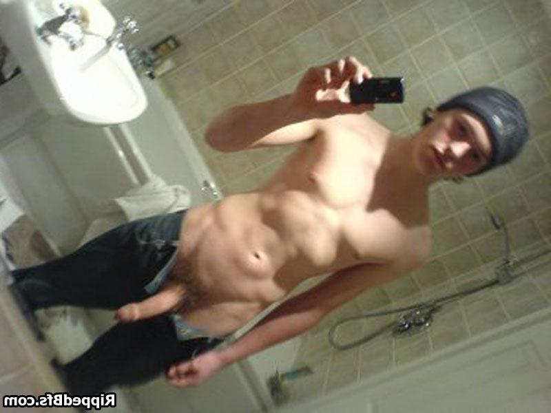 10P Muscular bfs likes showing their hot bodies on cam