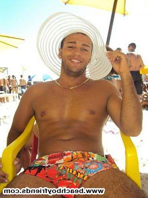 10P Amatuer beach boys get naughty and teases outdoors