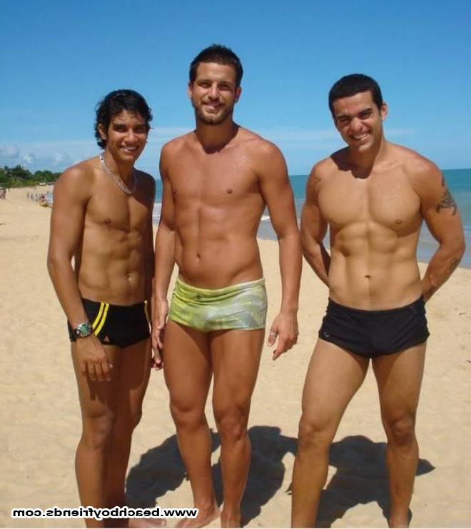 10P Amatuer beach boys get naughty and teases outdoors
