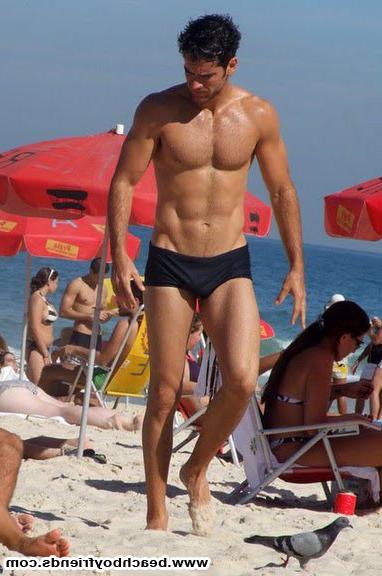 10P Amatuer beach boys get naughty and teases outdoors