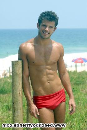 10P Amatuer beach boys get naughty and teases outdoors
