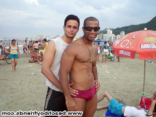 10P Good looking amatuer hunks on the beach having fun