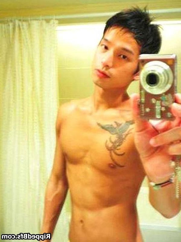 10P Sexy guys posing nude with their big cocks in full view