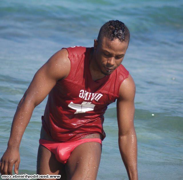 10P Hot looking guys in beach boyfriends photo session