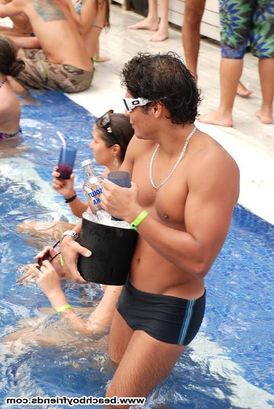 10P Hot guys teases us with their sexy trunks on the beach