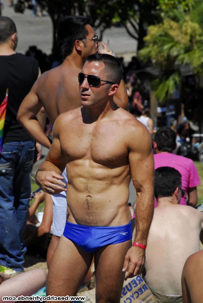 10P Hot guys teases us with their sexy trunks on the beach