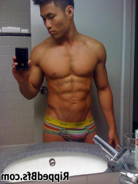 10P Hot guys just love their muscular bodies and shows it on cam