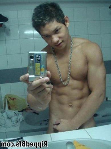 10P Hot guys just love their muscular bodies and shows it on cam
