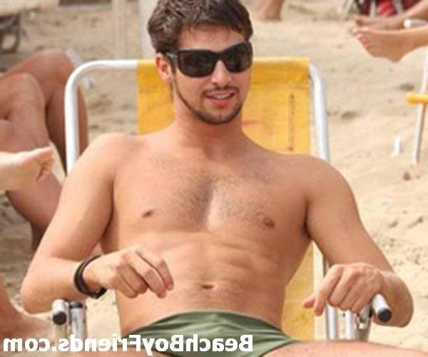 10P Camera loving beach boys showing off their great assets