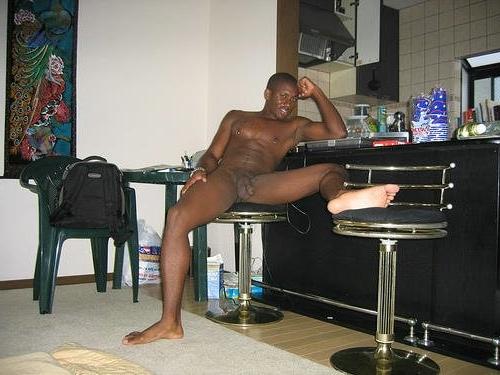 10P Naked black loves the thrill of masturbating outdoor